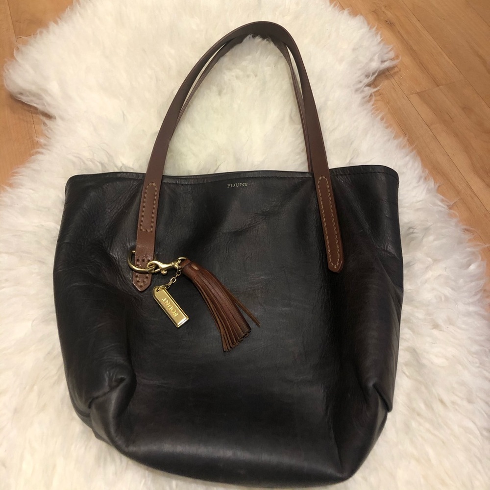 Fount leather bag with key chain